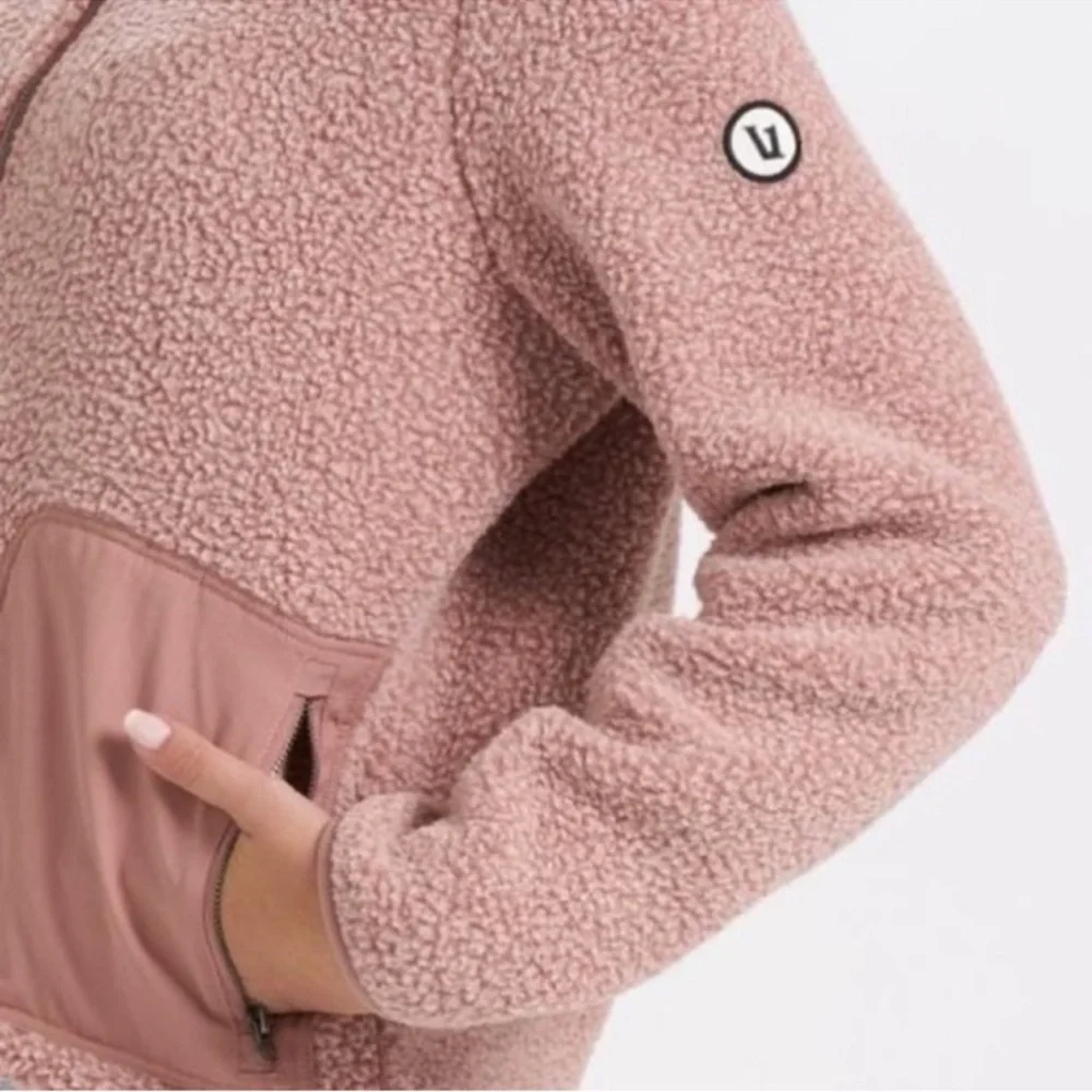 Vuori Women's Alpine Sherpa Jacket - Picture 3 of 16